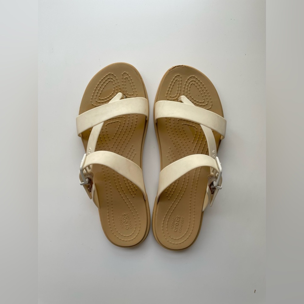 WOMEN'S CROCS TULUM TOE POST SANDAL, Size w6, Oystel/Tan